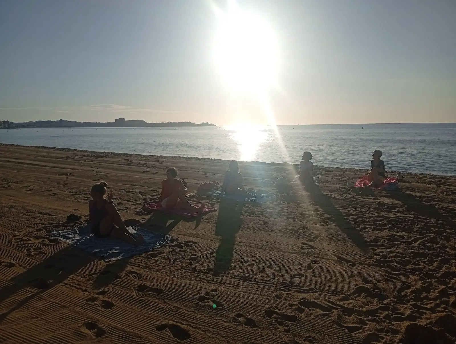 ioga-platja Pràctica conscient a la platja